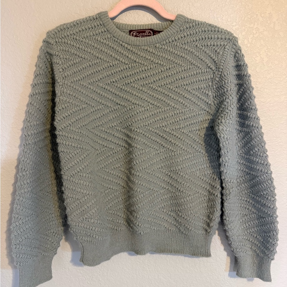 Pigalle Women’s Sweater. Size Medium. Sage Green. Soft and light 🧡
